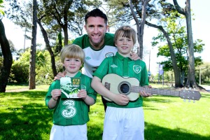 Keane_rob_irish_soccer_song_lc_mx-5